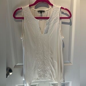 Adrianna Papell Womens White Sleeveless Top Size M Asymmetrical Hem Embroidered
